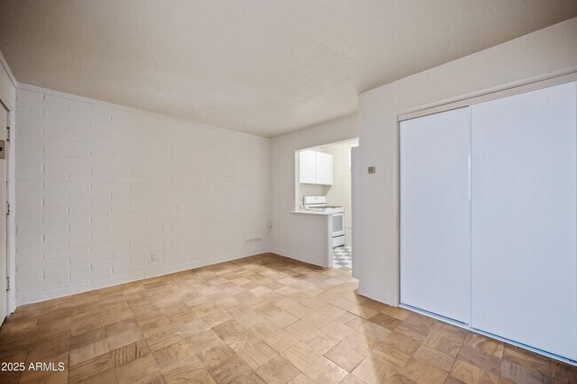 Building Photo - 343 W Portland St