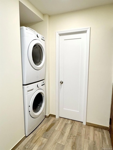 Building Photo - 68-11 Dartmouth St