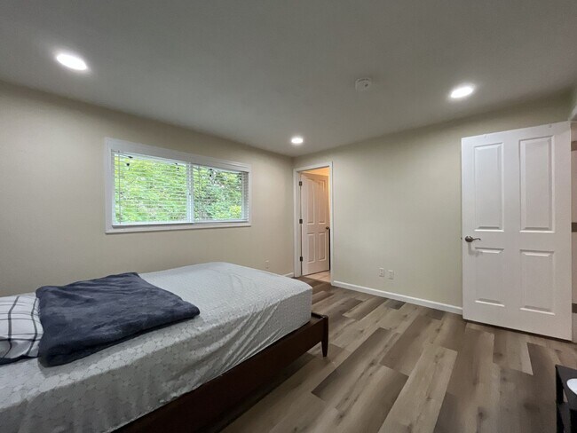 Building Photo - Three-Bedroom Home Near Nike Campus with Bonus Room, Large Deck & Two-Car Garage