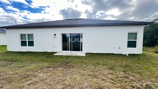 Building Photo - Available NOW! Adorable 4 Bedroom, 2 Bathr...