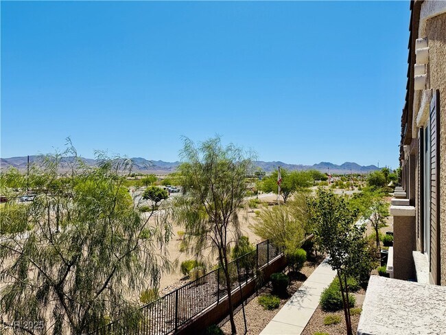 Building Photo - 460 Ylang Pl