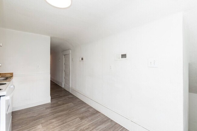 Building Photo - 165 Horner St