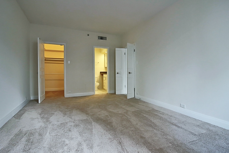 Building Photo - 210 E Chestnut St