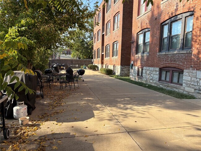 Building Photo - 4228 McPherson Ave