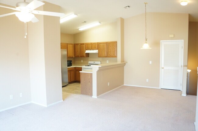 Building Photo - WONDERFUL 2 BEDROOM TOWNHOUSE IN GATED COM...