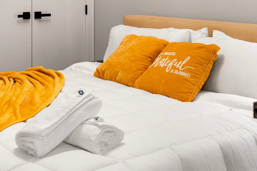 Building Photo - 318 W Grand Ave