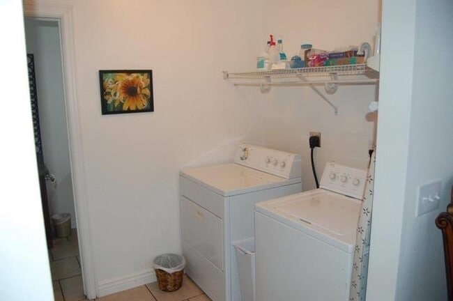 Building Photo - 161 E 70 S