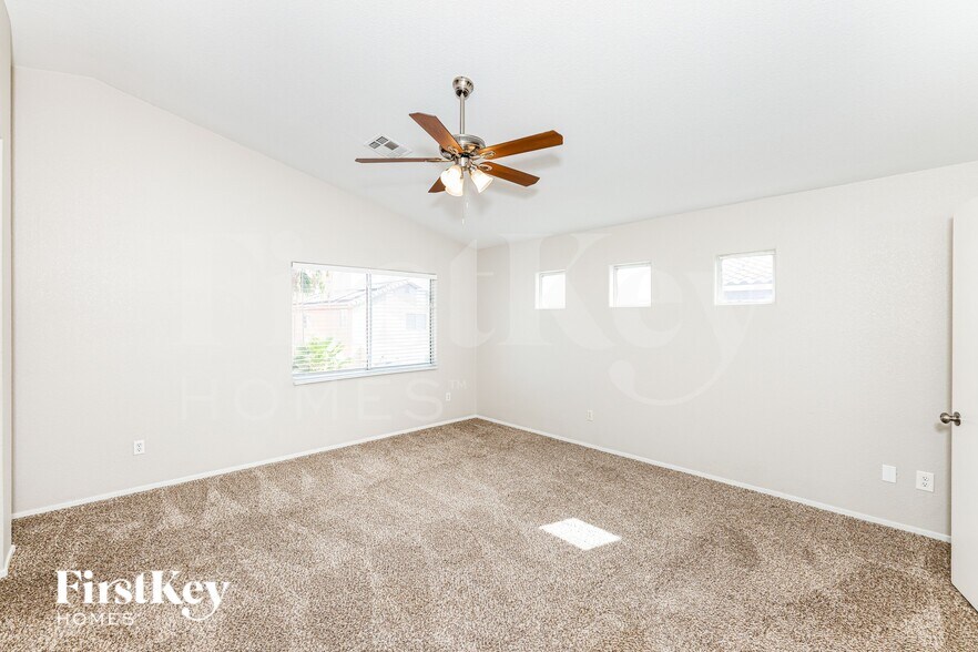 Building Photo - 528 E Brown Breeches Ave