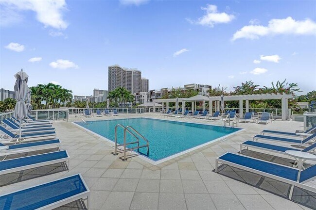 Building Photo - 3015 N Ocean Blvd