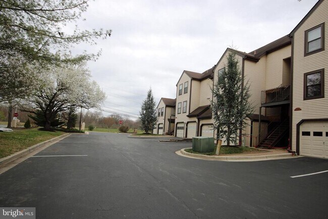 Primary Photo - 3801 Ski Lodge Dr