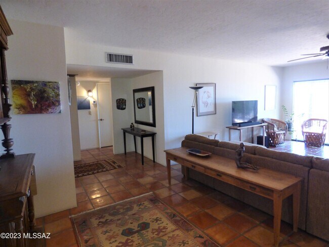 Building Photo - 5300 N Montezuma Trail