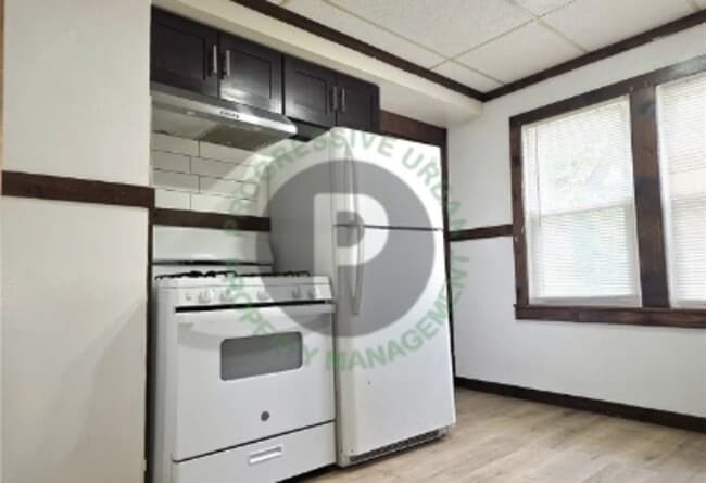 Building Photo - 9611 Larnder Ave
