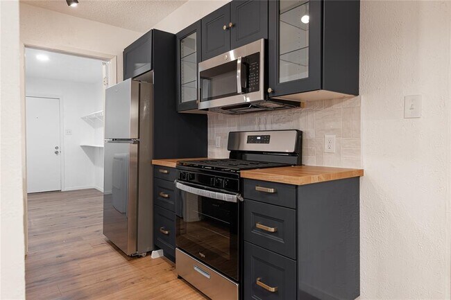 Building Photo - 100 Nicole Cove