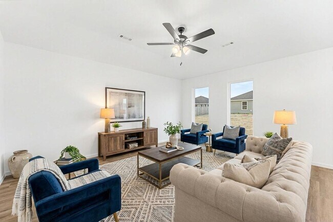 Building Photo - 3 Bed, 2 Bath Home !!