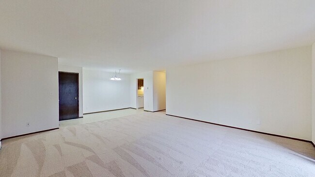 Building Photo - Upper 2 Bedroom 1.5 Bathroom Apartment Available