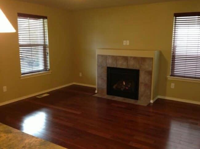 Building Photo - 1216 SE 7th St