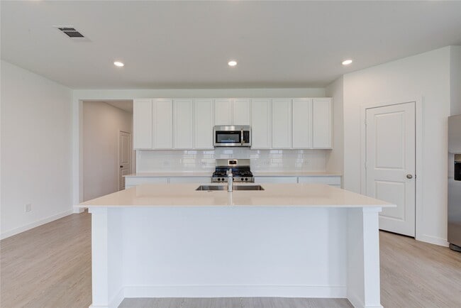 Building Photo - 400 Robin Ct