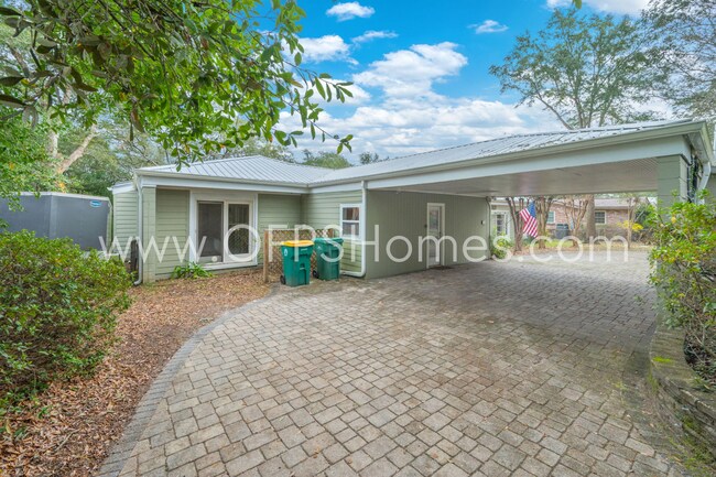 Building Photo - Bayou-Front Home w/ Dock