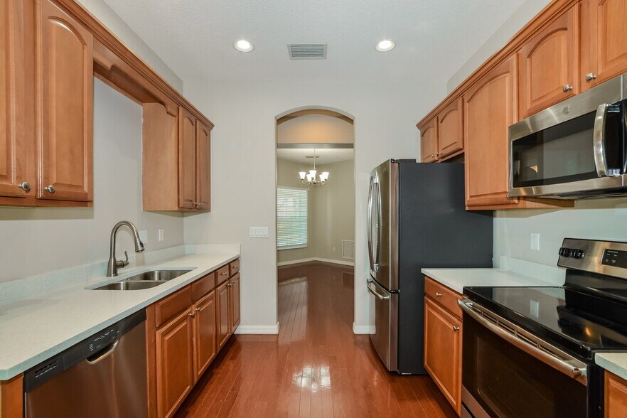 Building Photo - 1605 Shadowood Ct