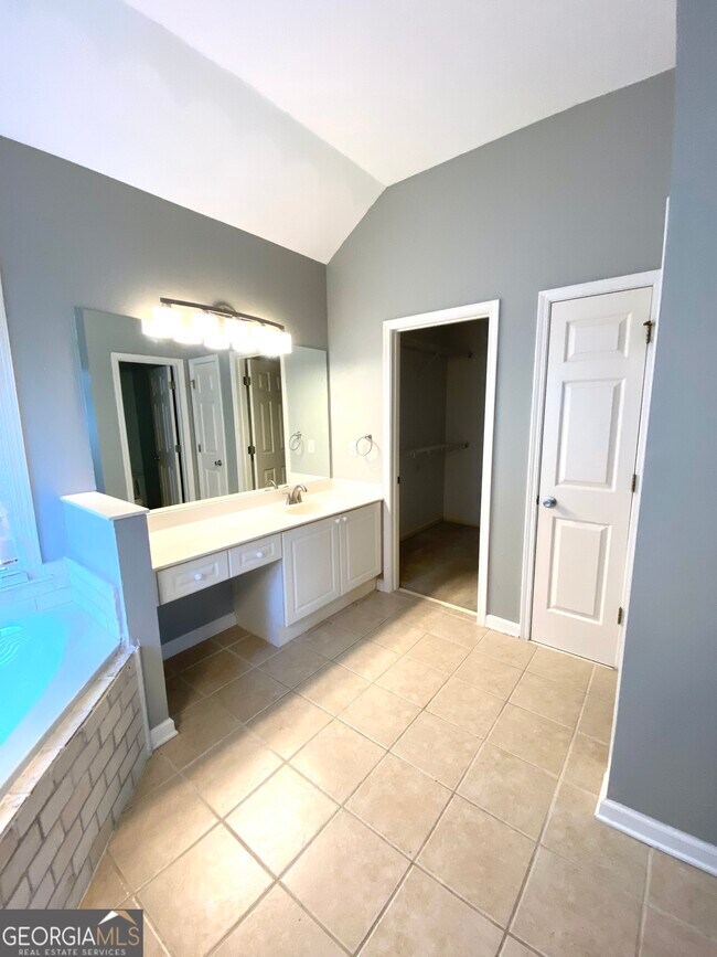 Building Photo - 33 Tall Timbers Cir