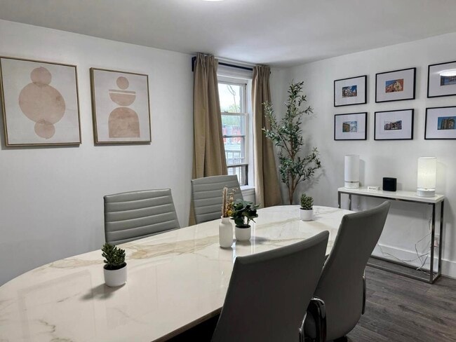 Building Photo - 298 4th St