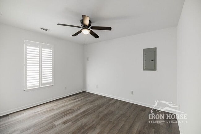 Building Photo - 1030 Hunter Trail