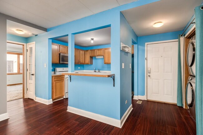 Building Photo - 9529 Minnick Ave