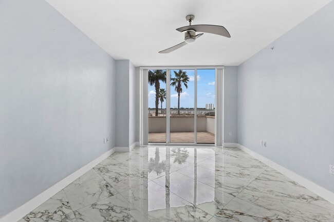 Building Photo - 2/2 in Marina Grande