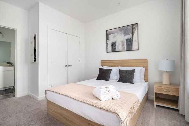 Building Photo - 542 Boulevard NE