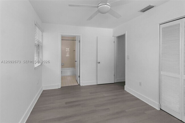 Building Photo - 3625 SW 37th Ave