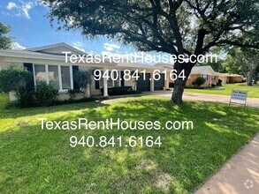 Building Photo - Gorgeous Home with updates and space!