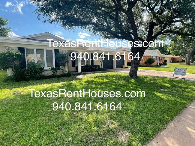 Primary Photo - Gorgeous Home with updates and space!