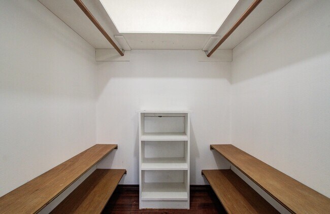 Building Photo - 1722 Front St