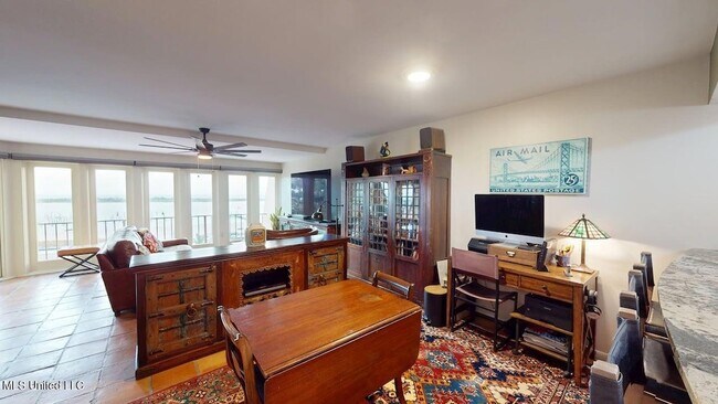 Building Photo - 520 Beach Blvd