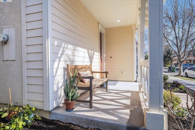 Building Photo - 463 W Felicidad Ave