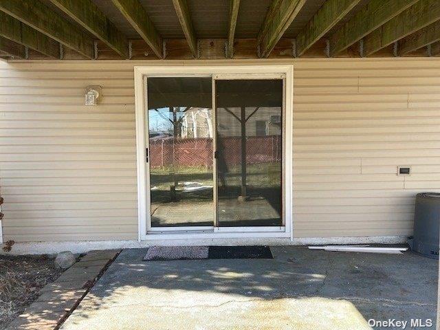 Building Photo - 619 N Dyre Ave
