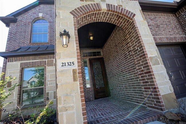 Building Photo - 21325 Kings Guild Ln