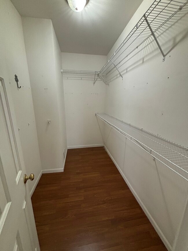 Building Photo - 702 Plum St
