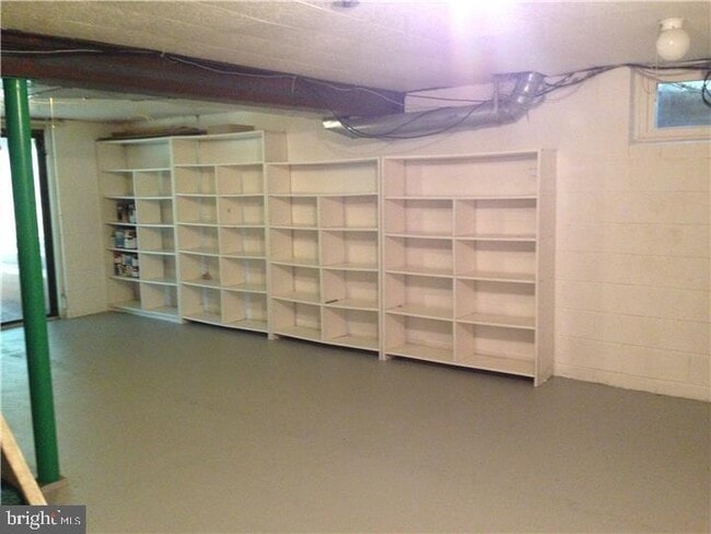 Building Photo - 135 Eaton Dr