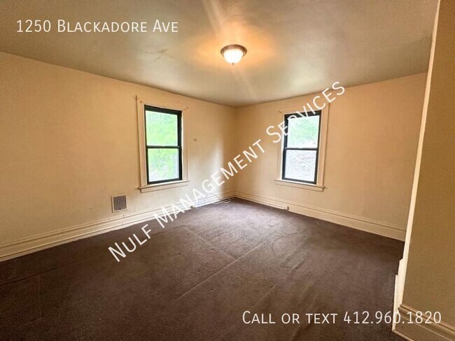 Building Photo - 1250 Blackadore Ave