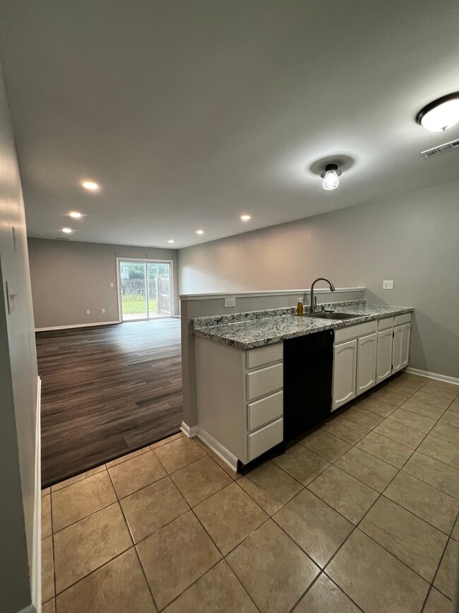 Building Photo - 4 Plantation Ln