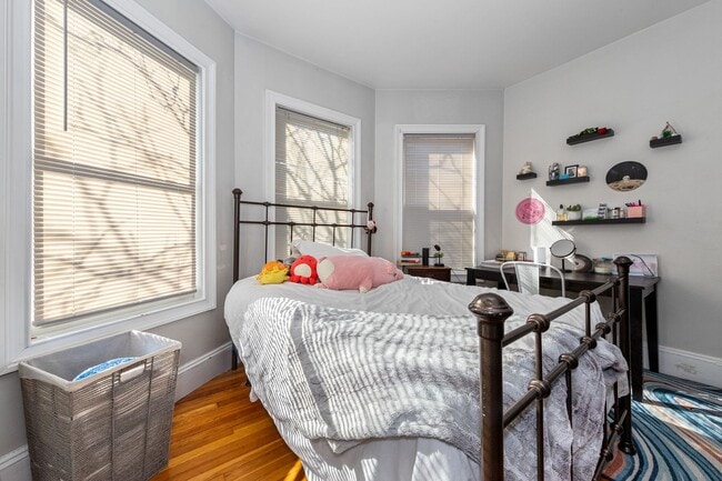 Building Photo - 5 BED/2 BATH ON CALUMET ST. FOR 9/1/2026 WITH CENTRAL AIR