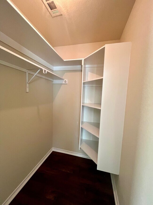 Building Photo - *Fantastic Home in Great Stone Oak Location*