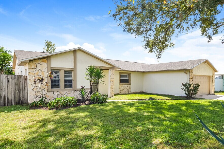 Building Photo - 409 Riverwoods Cir