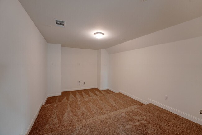 Building Photo - Must See 5 Bed 4.5 Bath in Northlake
