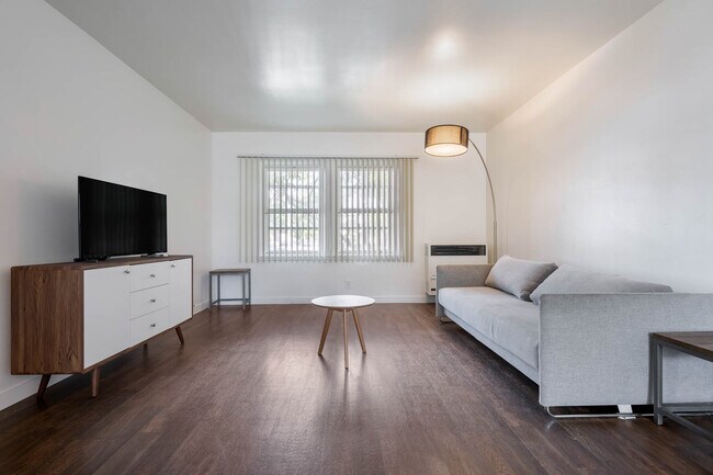 Building Photo - 8740.5 Belford Ave