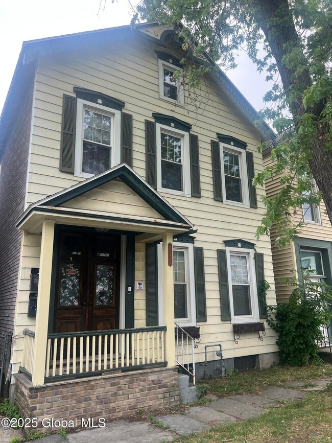 Primary Photo - 627 4th Ave
