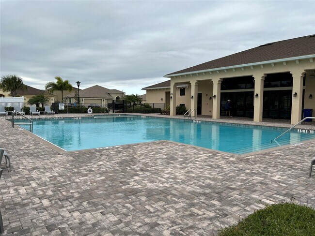 Building Photo - 9980 E Villa Cir