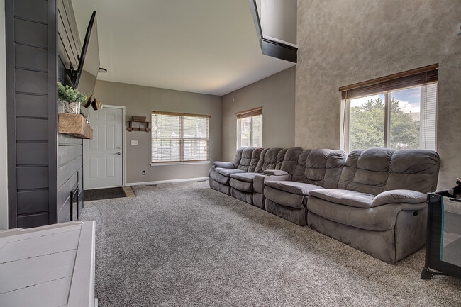 Building Photo - 21503 Franklin Cir