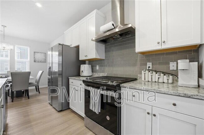 Building Photo - 405 Asuza St